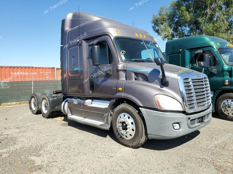 FREIGHTLINER CASCADIA 1 2011 gray tractor diesel 1FUJGHDVXBSBA4739 photo #1