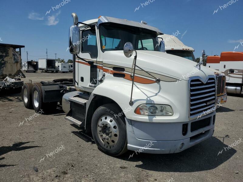 MACK DUMP TRUCK 2017 white  diesel 1M1AW07Y3HM081840 photo #1