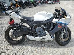 SUZUKI GSX-R600 2023 white  gas JS1GN7FA6P7100334 photo #2