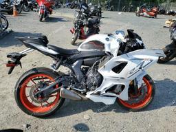 YAMAHA YZFR7 2023 white  gas JYARM38E9PA008661 photo #2