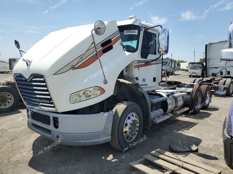 MACK 600 CXU600 2017 white tractor diesel 1M1AW07Y3HM081837 photo #1