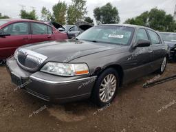 LINCOLN TOWN CAR E 2004 gray  gas 1LNHM81W54Y606258 photo #2