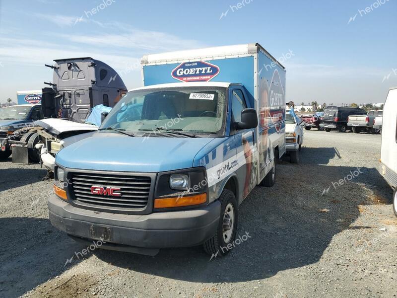 GMC SAVANA CUT 2011 two tone cutaway gas 1GDY72CA3B1900916 photo #1