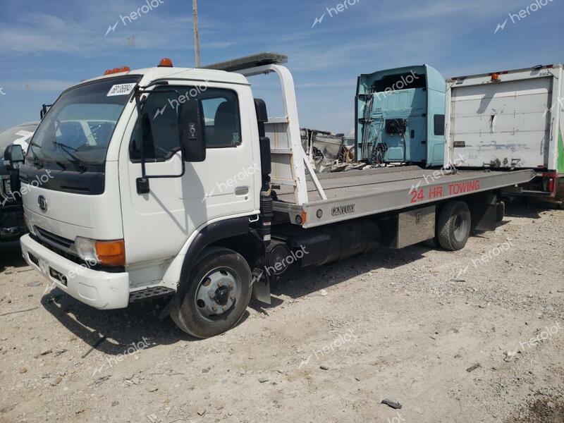 NISSAN DIESEL UD1800 CS 2004 white tilt cab diesel JNAMCU2H74AK75001 photo #1