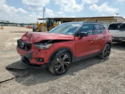 VOLVO XC40 T5 MO 2019 red  gas YV4162XZ0K2010549 photo #2