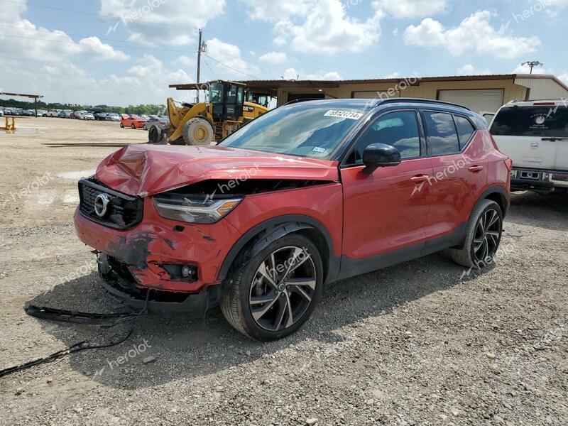 VOLVO XC40 T5 MO 2019 red  gas YV4162XZ0K2010549 photo #1