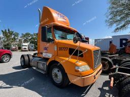 VOLVO VN VNM 2007 orange tractor diesel 4V4M19GFX7N451581 photo #2