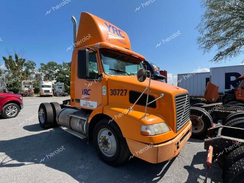 VOLVO VN VNM 2007 orange tractor diesel 4V4M19GFX7N451581 photo #1