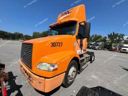 VOLVO VN VNM 2007 orange tractor diesel 4V4M19GFX7N451581 photo #3