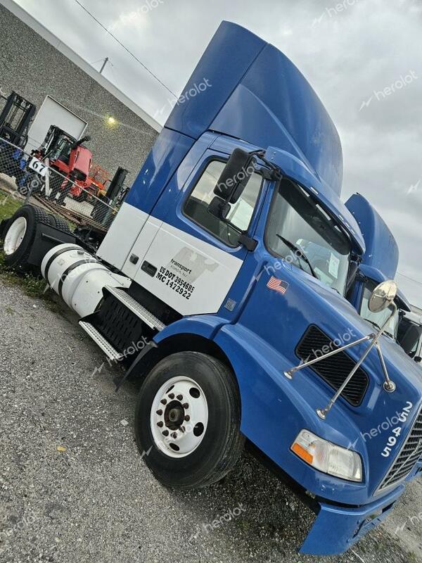 VOLVO VN VNM 2014 blue tractor diesel 4V4M19EHXEN149385 photo #1