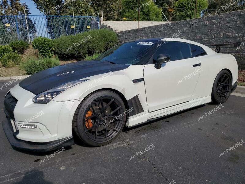 NISSAN GT-R PREMI 2013 white coupe gas JN1AR5EF5DM261386 photo #1