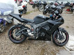 YAMAHA YZFR6 L 2005 black  gas JYARJ06E25A030573 photo #2