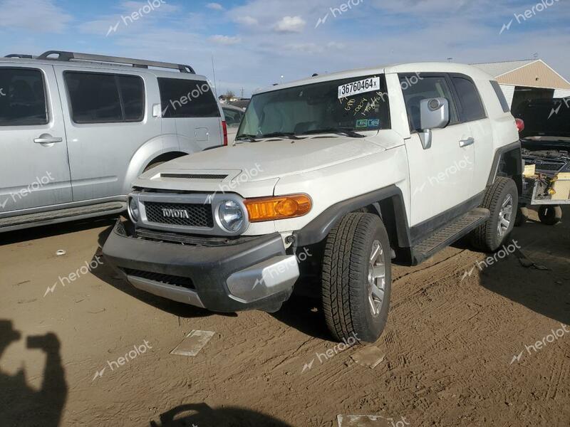 TOYOTA FJ CRUISER 2014 white  gas JTEBU4BF4EK177907 photo #1