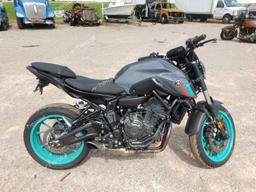 YAMAHA MT07 2022 two tone  gas JYARM32E5NA003298 photo #2