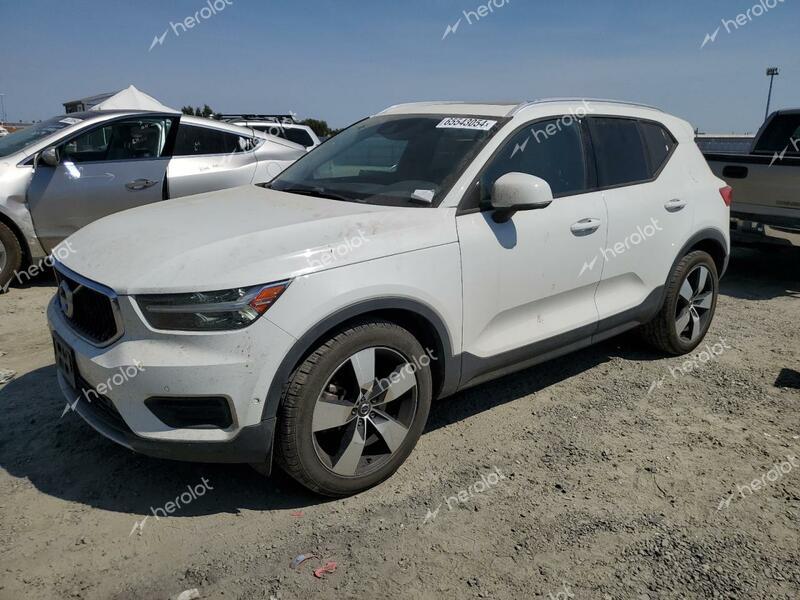 VOLVO XC40 T5 MO 2019 white  gas YV4162UK6K2077647 photo #1