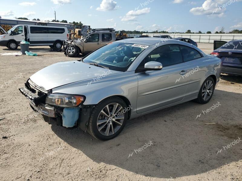 VOLVO C70 T5 2010 silver  gas YV1672MC1AJ092912 photo #1