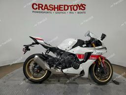 YAMAHA YZFR1 2022 white  gas JYARN66E2NA002439 photo #2