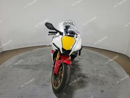 YAMAHA YZFR1 2022 white  gas JYARN66E2NA002439 photo #3