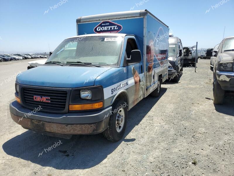 GMC SAVANA CUT 2010 blue cutaway flexible fuel 1GD1G2BA2A1900312 photo #1