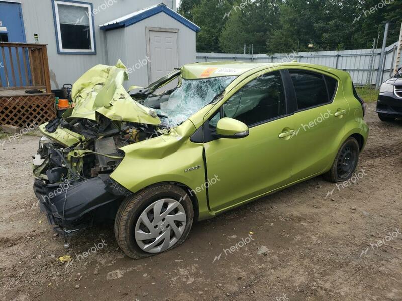 TOYOTA PRIUS C 2015 green hatchbac hybrid engine JTDKDTB36F1105313 photo #1