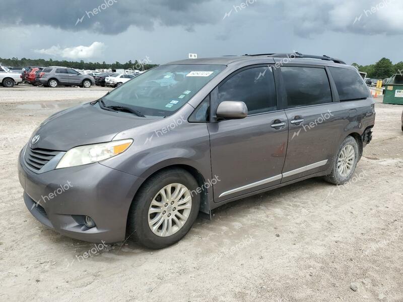 TOYOTA SIENNA XLE 2013 gray  gas 5TDYK3DC5DS328729 photo #1