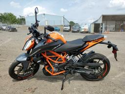 KTM 390 DUKE 2023 orange  gas MD2JPJ402PN202071 photo #4