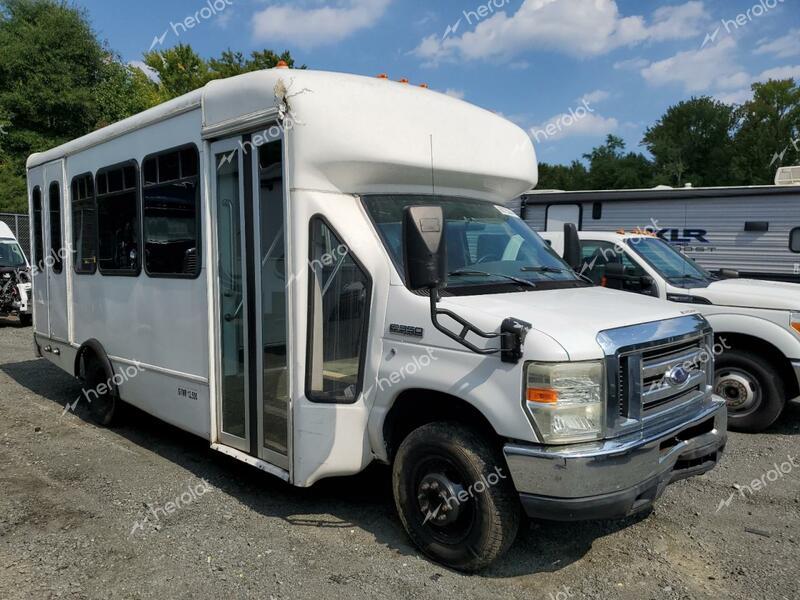 FORD ECONOLINE 2008 white cutaway gas 1FD3E35L28DB57189 photo #1