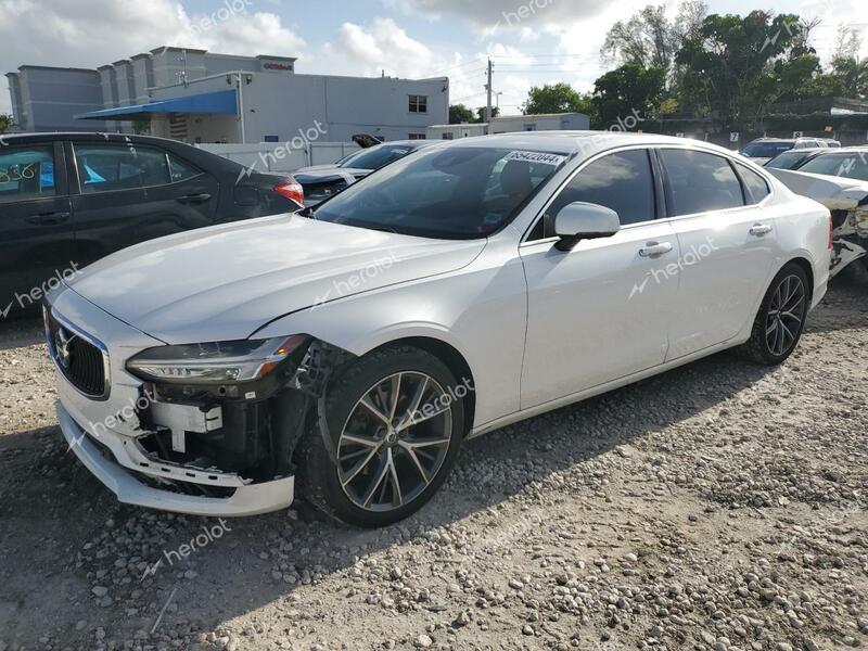 VOLVO S90 T5 MOM 2018 white  gas LVY982AK3JP034639 photo #1