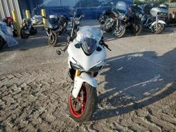 DUCATI SUPERSPORT 2018 white  gas ZDMVABDS1JB003591 photo #3