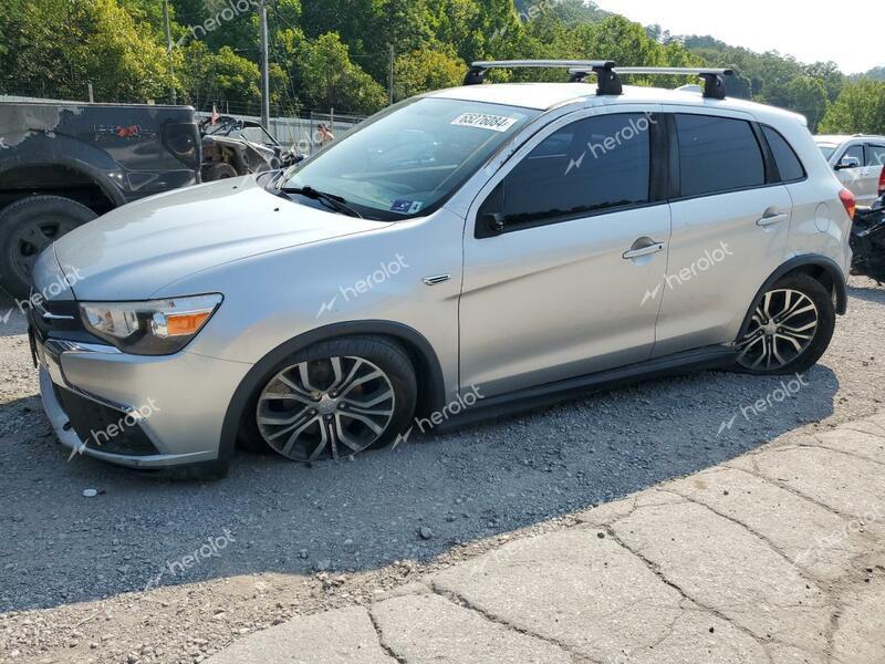 MITSUBISHI OUTLANDER 2018 silver  gas JA4AR3AU0JZ007941 photo #1