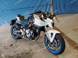 SUZUKI GSX800 R 2023 white  gas JS1EM11B7P7100141 photo #2