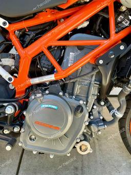 KTM 390 DUKE 2018 orange  gas MD2JPJ408JC266697 photo #3