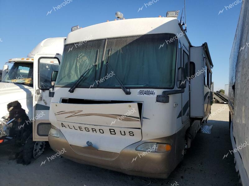 FREIGHTLINER CHASSIS X 1997 white motorize diesel 4UZ6XJBC3VC832954 photo #1