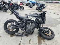 YAMAHA MT07 2023 black  gas JYARM32E7PA007985 photo #2