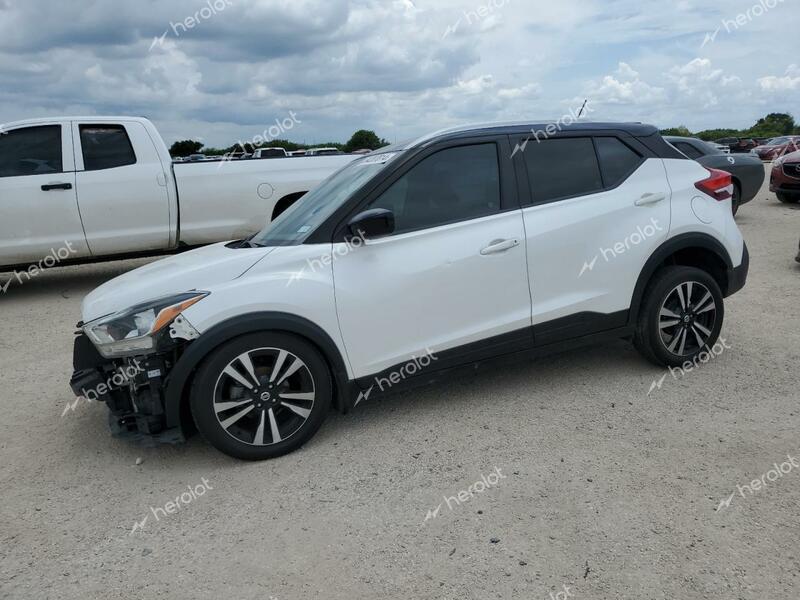 NISSAN KICKS SV 2020 white  gas 3N1CP5CV4LL516000 photo #1