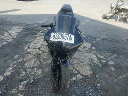 YAMAHA YZFR6 L 2005 black  gas JYARJ06E15A023906 photo #3