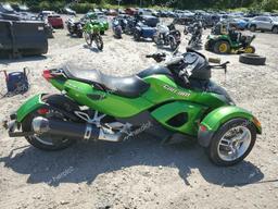 CAN-AM SPYDER 2011 green   2BXJADA14BV000261 photo #2