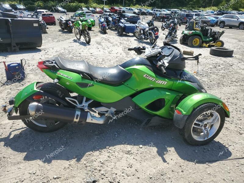 CAN-AM SPYDER 2011 green   2BXJADA14BV000261 photo #1