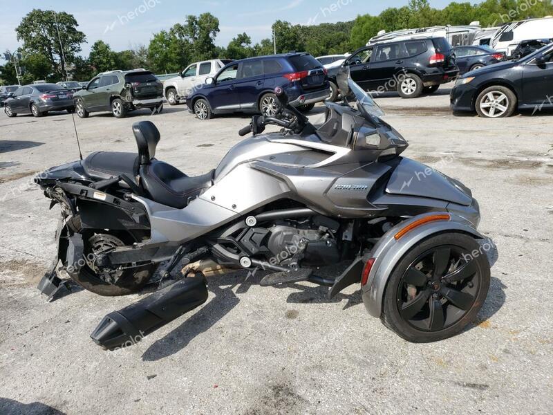 CAN-AM SPYDER ROA 2016 silver road/str gas 2BXREDD24GV001087 photo #1