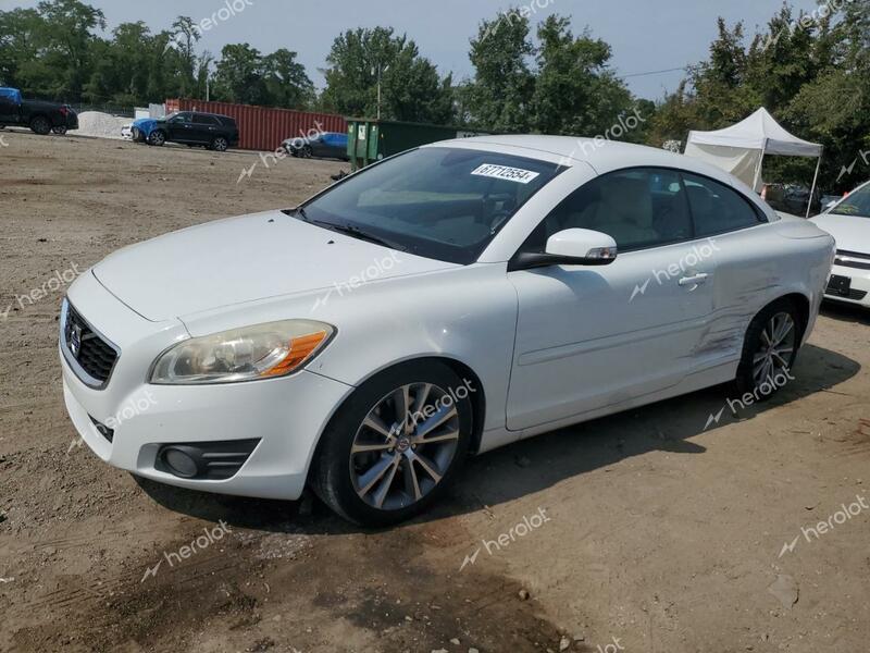 VOLVO C70 T5 2011 white  gas YV1672MC2BJ107399 photo #1