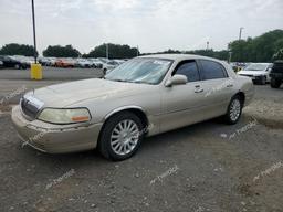 LINCOLN TOWN CAR E 2004 beige  gas 1LNHM81W44Y619650 photo #2