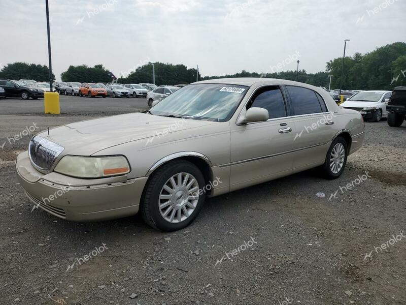 LINCOLN TOWN CAR E 2004 beige  gas 1LNHM81W44Y619650 photo #1