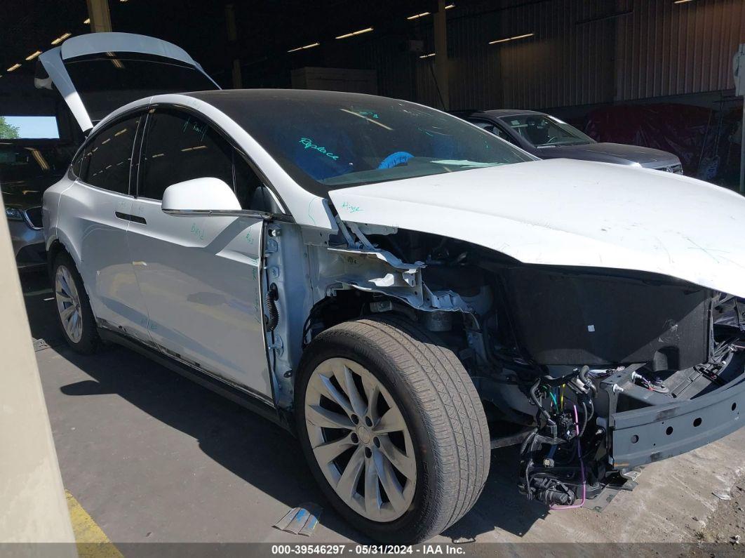 2020 TESLA MODEL X LONG RANGE DUAL MOTOR ALL-WHEEL DRIVE/LONG RANGE PLUS DUAL MOTOR ALL-WHEEL DRIVE White  Electric 5YJXCDE21LF304273 photo #1