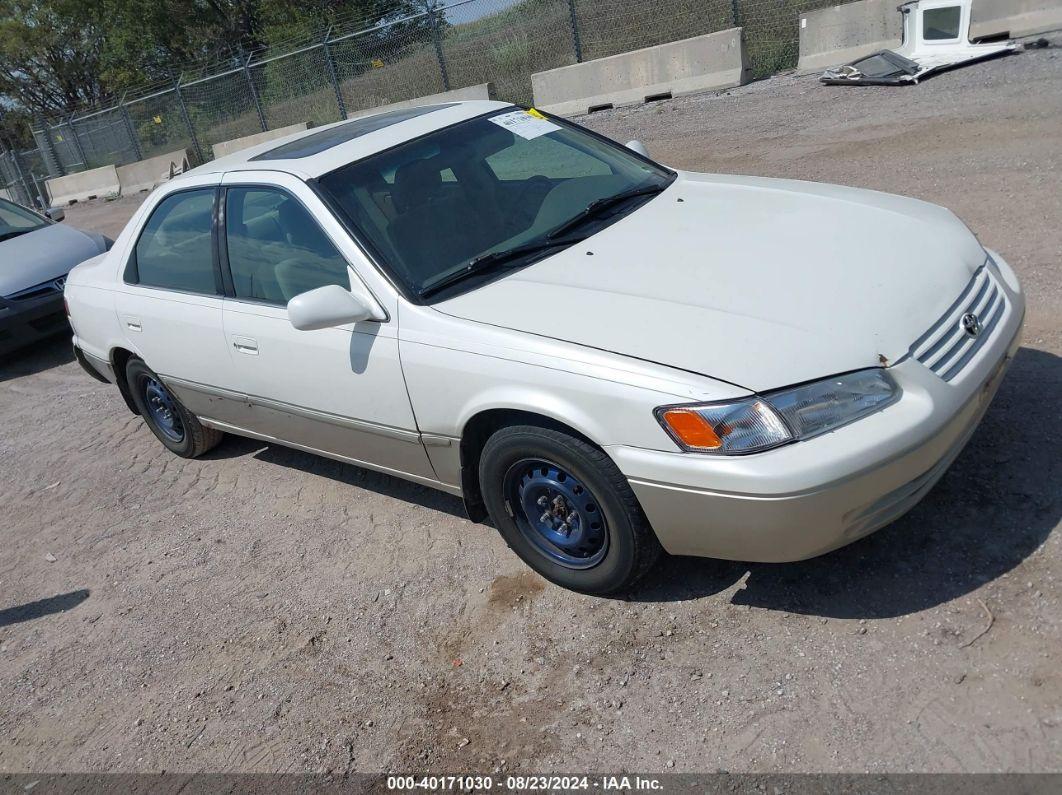 1999 TOYOTA CAMRY LE White  Gasoline JT2BG28K3X0329249 photo #1